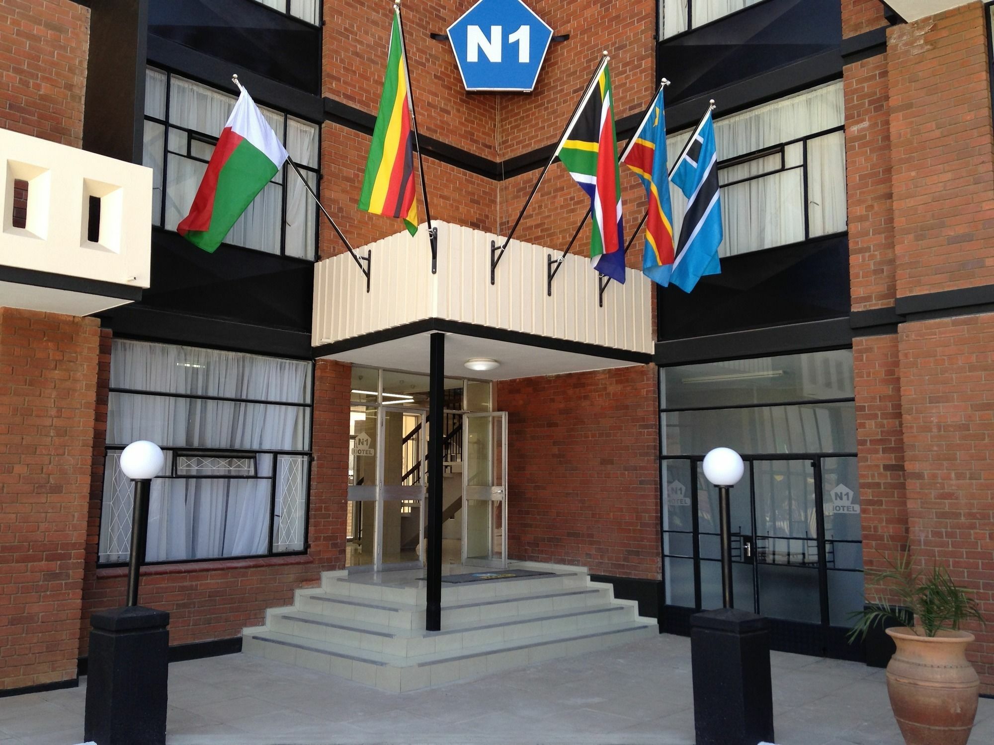 N1 Hotel Samora Machel Harare Exterior photo